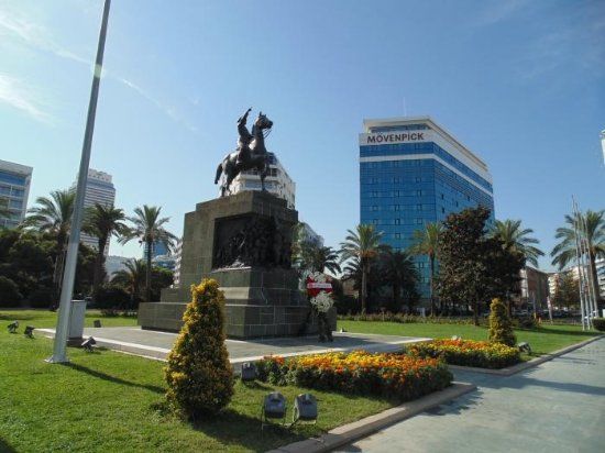 Izmir Cumhuriyet Square
