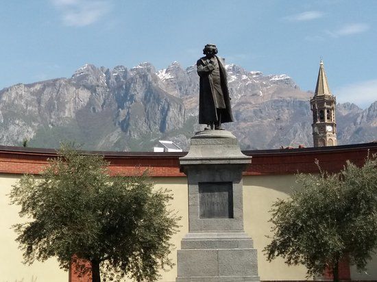 Monument to Antonio Stoppani