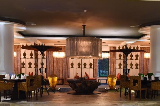 Portico Cafe & Lounge