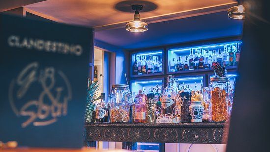 Clandestino Cocktail Pub