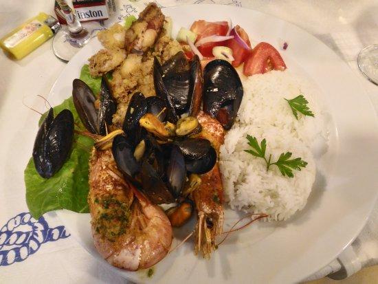 Familia Restaurant & Grill