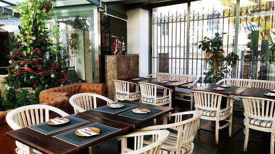 Ronnie's Family Restaurant and Terrace