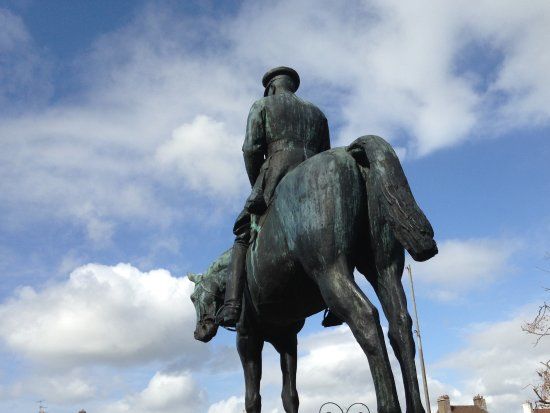 Statue Equestre De Douglas Haig