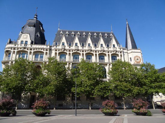 L'Apostrophe Multimedia Library