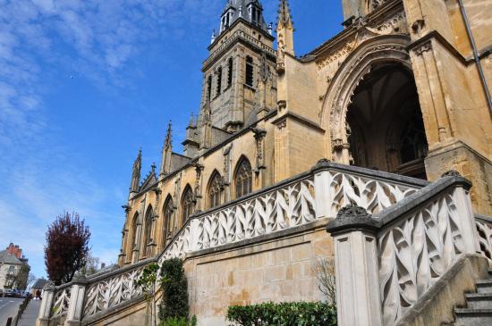 Basilique Notre-Dame-d'Espérance