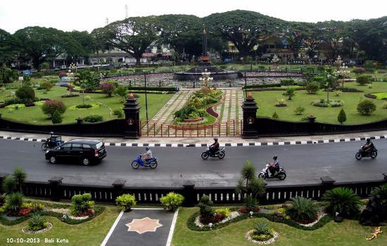 Alun-alun Tugu