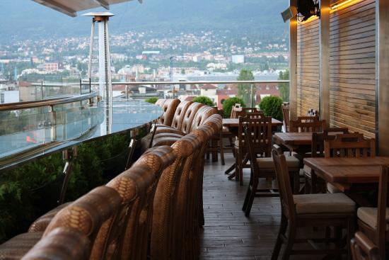 THE CORNER Pinano Bar & Dinner