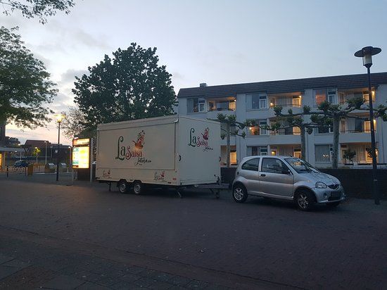 Vincent Van Gogh Statue