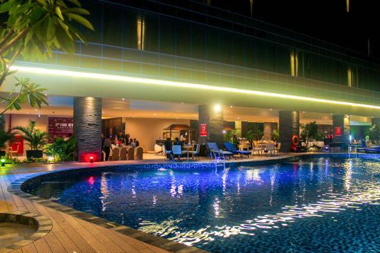 Aquamarine Pool & Bar