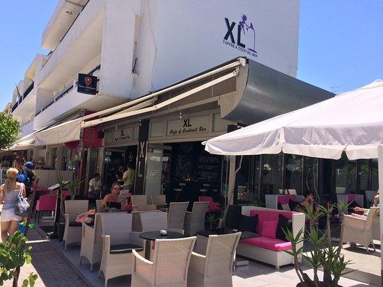 XL Cafe Cocktail bar