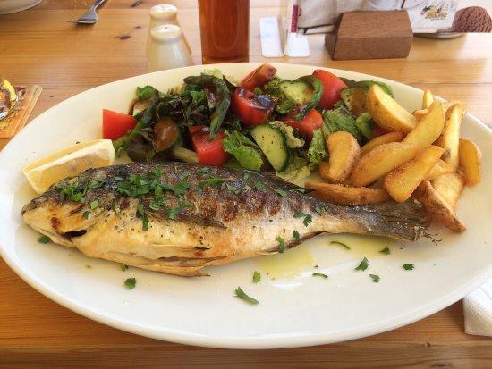 Skouna Beach Bar and Cafe