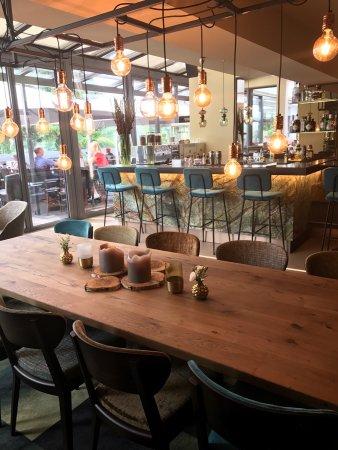 Vesper's Restaurant & Bar