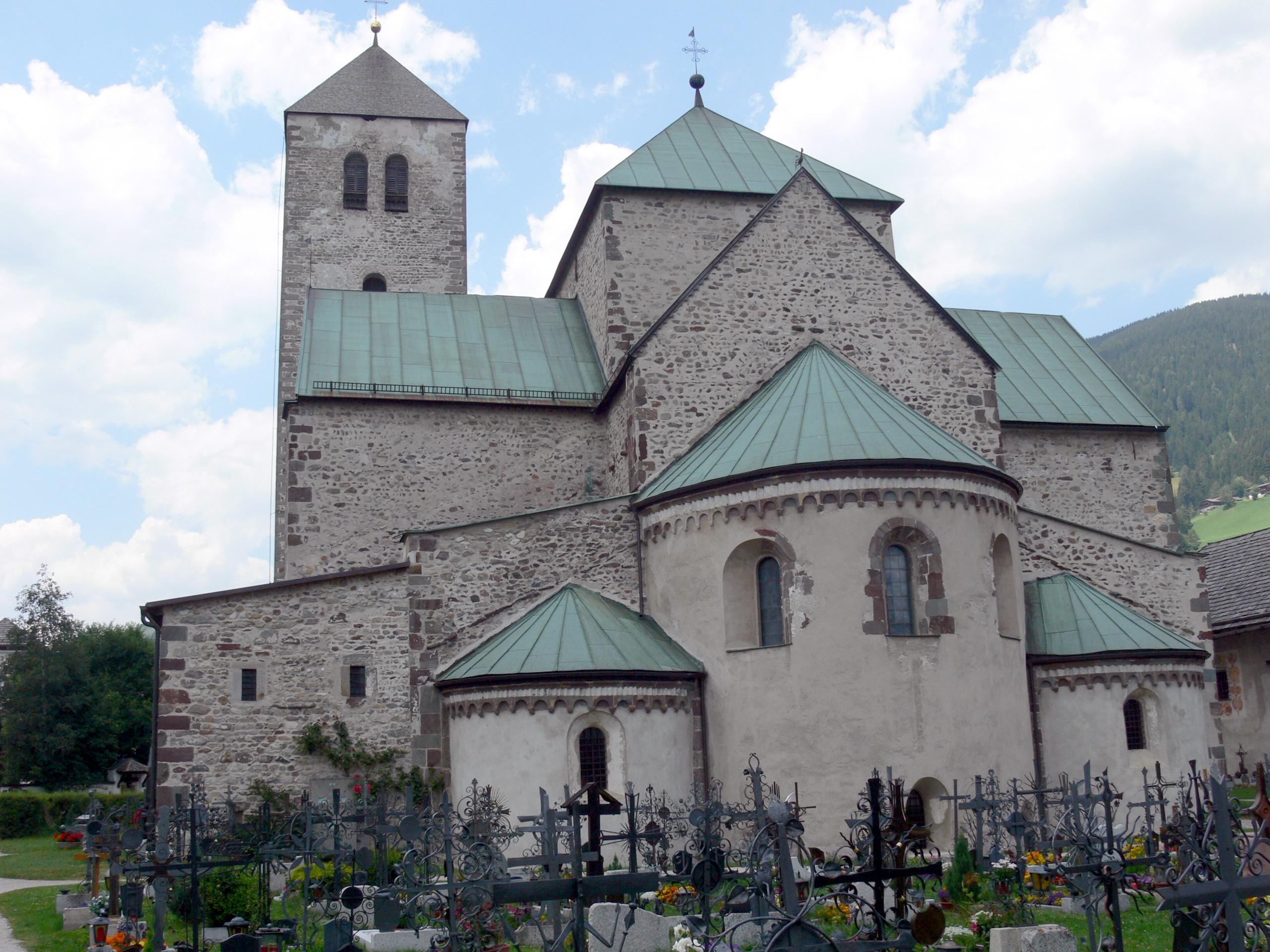 Stiftskirche zu den Heiligen Candidus und Korbinian