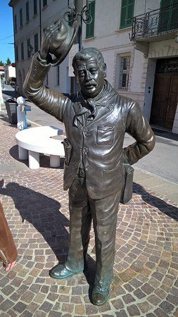 Statua di Don Camillo