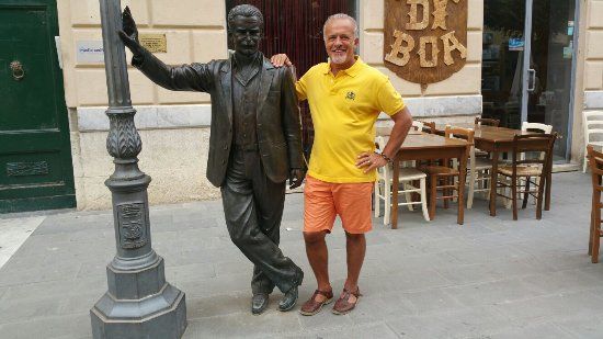 Statua del Commissario Montalbano