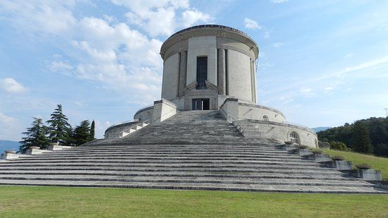 Ossario di Castel Dante