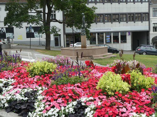 Statuen Gutten pa Triangelen