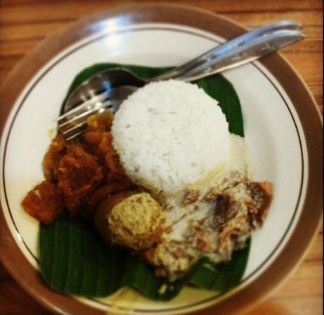 Gudeg & Ayam Goreng Adem Ayem