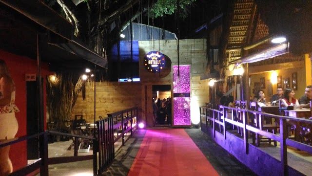 Royalle Crown Poker Club