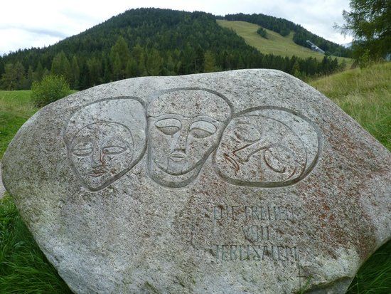 Kruis met stenen cirkel