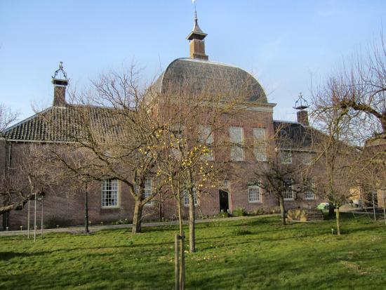 Hofje van Mevrouw Van Aerden