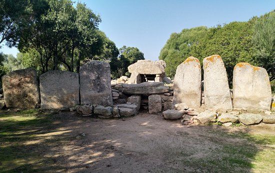 Tomba dei Giganti Su Monte 'è S'Abe