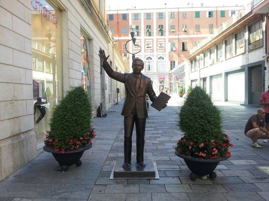 Standbeeld van Mike Bongiorno