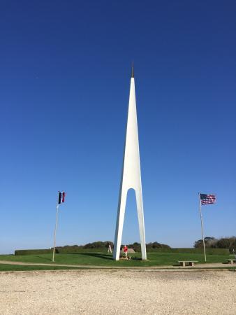 Monument a la memoire de Nungesser et Coli