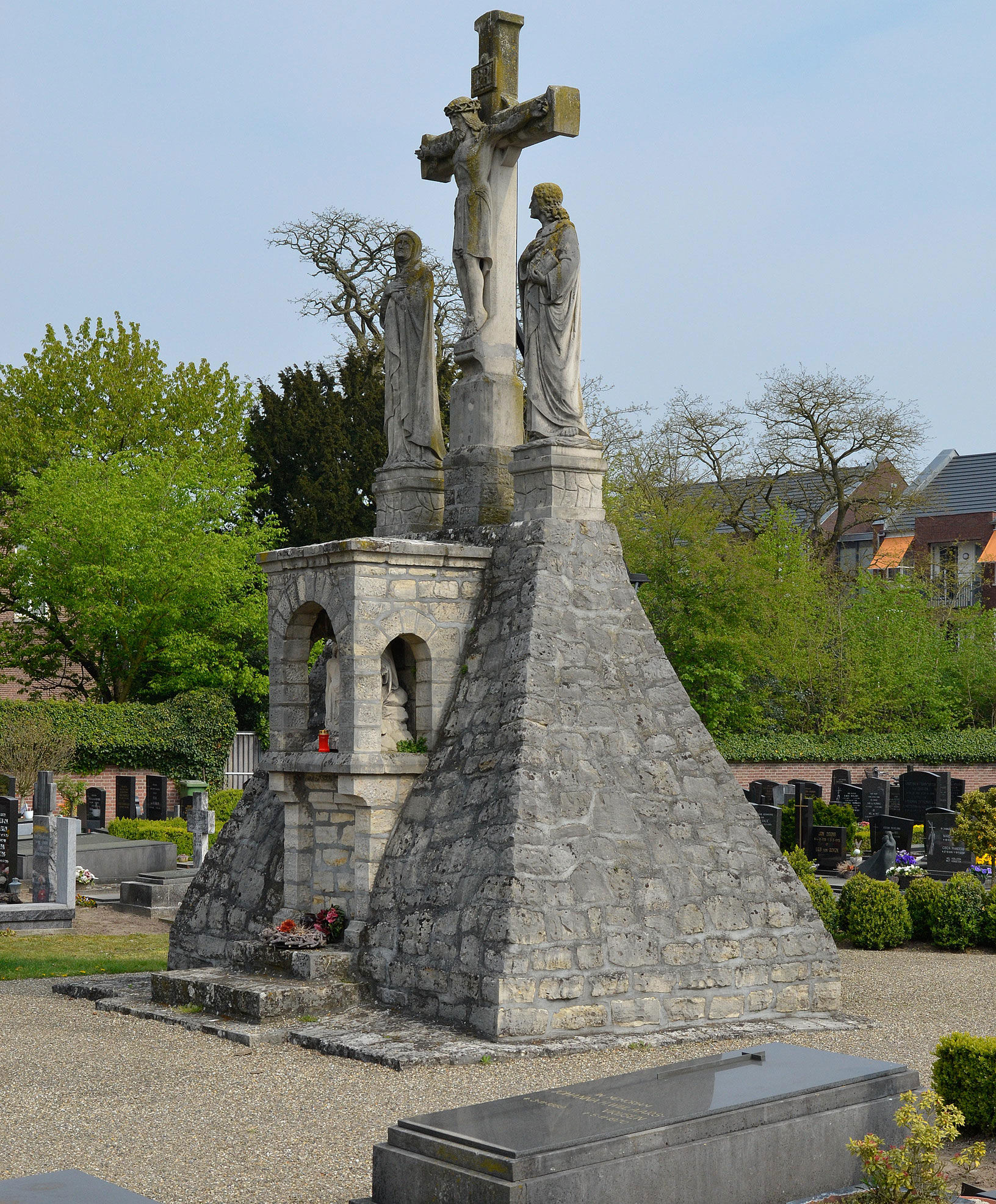 Calvarieberg op het kerkhof