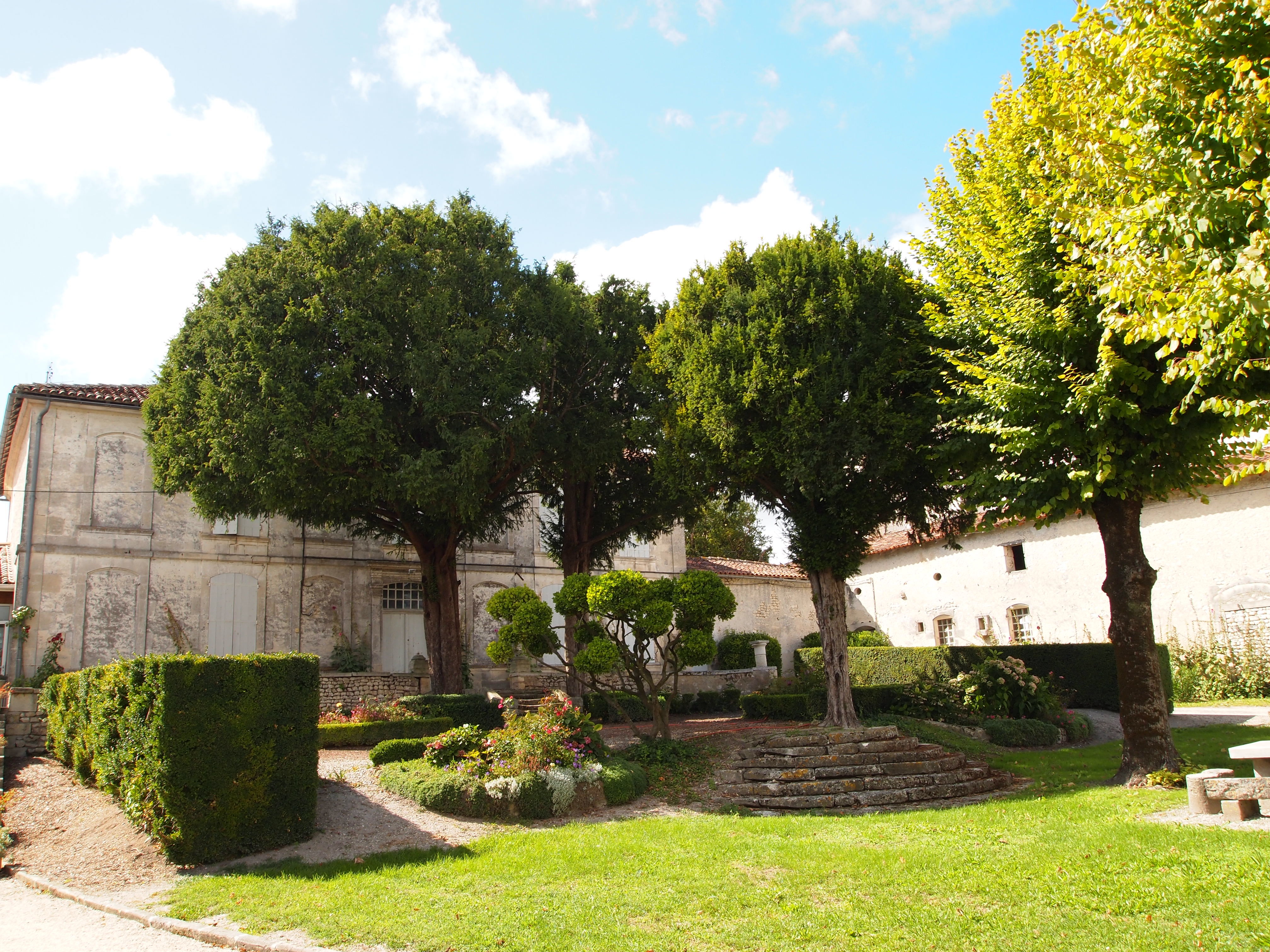 Presbytere et jardin