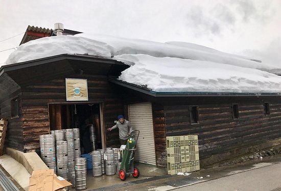 Sakemagazijn en -museum